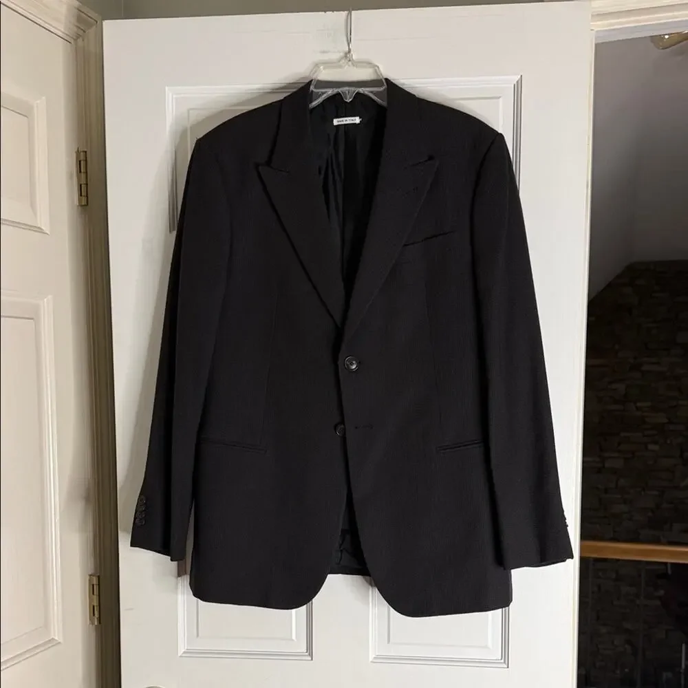 Giorgio Armani Men's Black Single-Breasted Suit Jacket. All season 44R